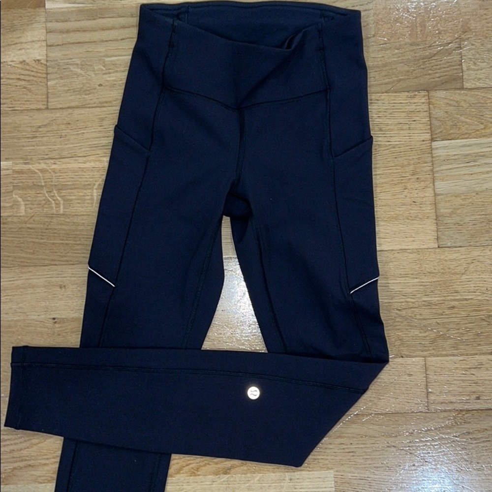 Black Lululemon leggings with pockets